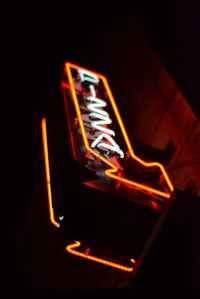 lighted pizza neon signage
